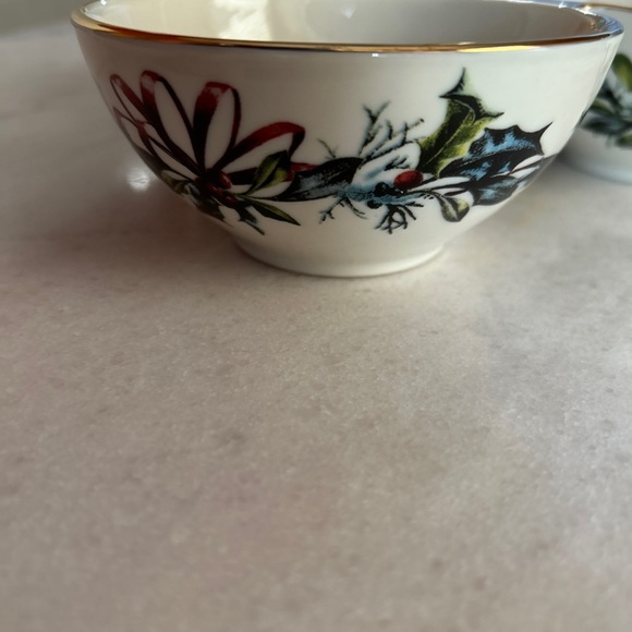 New lenox winter greetings 3-Section
Condiment server candy dish - Picture 8 of 8